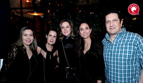  Sofía Valle, Karina Ponce, Isabela Morales, Anel Ávila y Paul Castelo.