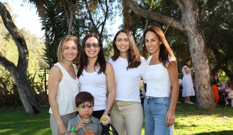  Elizabeth Treviño, Mari Ceci Herrera, Elisa Ramírez y Gloria Leal con Jero Torres.