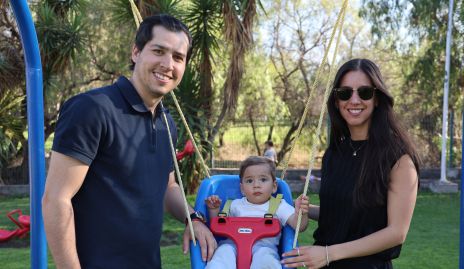  Fabián Herrera y Camila Diña con su hijo Fabián.