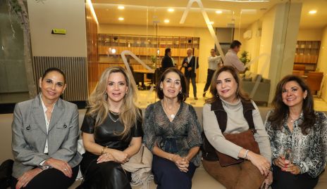  Malú de Morales, Paty Annnete Ruiz, María Elena Torre, Mago Lara y Elia de Padilla.