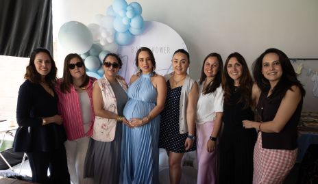 Carolina Silva con sus amigas.