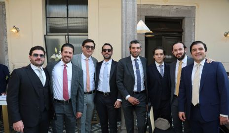  Los amigos del novio.