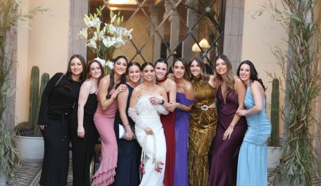  Chío de la Vega con sus amigas.