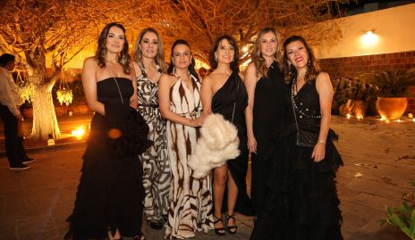  Maru Alcalde, Andrea de la Torre, Claudia Guerra, Beatriz Villegas y Mary Buendía.