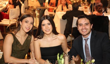  Verónica Zavala, Daniela Sánchez y Ángel Vázquez.