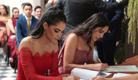  Úrsula y Annia Werge, hermanas del novio.