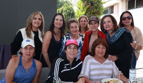  Laura Faz con sus amigas.