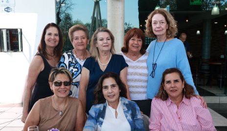  Laura con sus amigas.