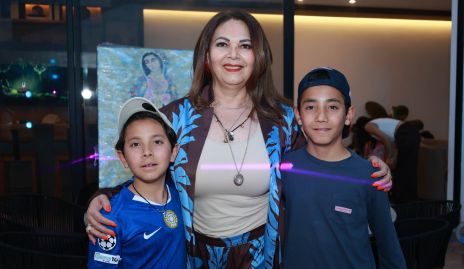  Mónica Gordoa con sus nietos Mauricio y Diego Guerrero Villanueva.