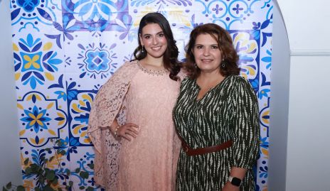  Ximena Zapata Navarro y Bertha Navarro.