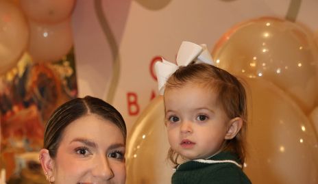  Mireya Cantú y Luciana Gómez.