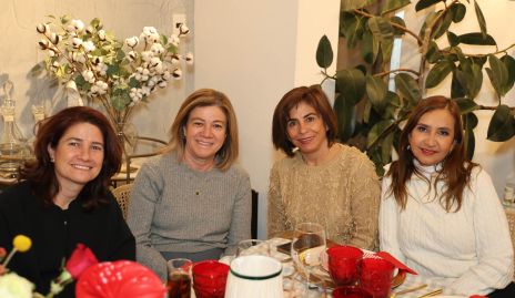  Sandra Loza, Esther Loza, Adriana Sánchez y Raquel González.