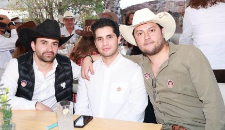  Andrés, Mauricio Andrés y Mauricio Mier.