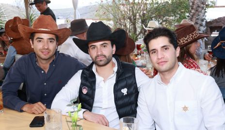  Rodrigo Michel, Mauricio Andrés y Andrés.