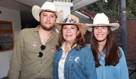  Mauricio Mier, Olga Contreras y Marijó Rojas.