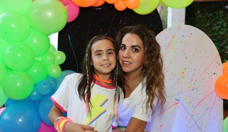  Pía Almazán y Fernanda Castillo.