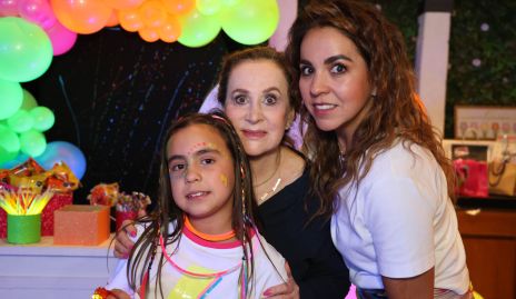  María Pía Almazán, Mari Carmen López y Fernanda Castillo.