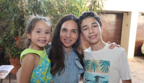  Macarena Hernández, María y Guillermo Leal.