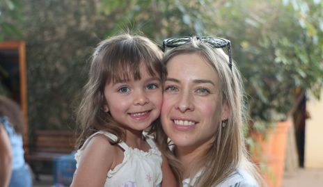  Emilia Zamanillo y Gaby Alvarado.