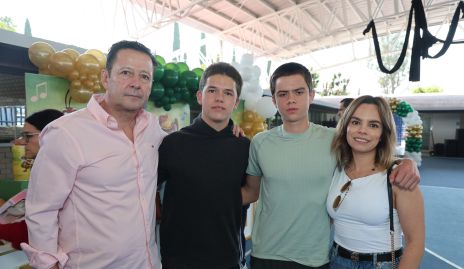 Luis Fernando Lozano, Mauricio Lozano, Santiago Lozano y Arlette Robles.
