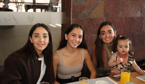  Isabel Villanueva, Ali Villanueva, Marianela Villasuso y Triana Serrano.