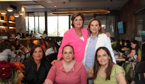  Lupita Solórzano, Lucy Villanueva, Sara Gutiérrez, Cecilia Villanueva y Gabriela Villanueva.