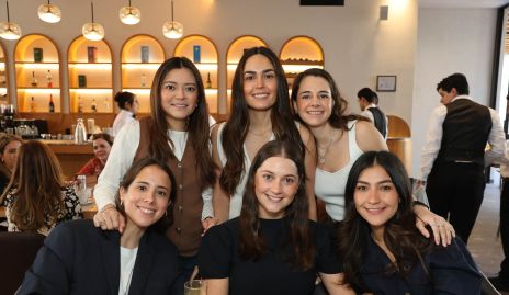  Macarena Villasuso con sus amigas.