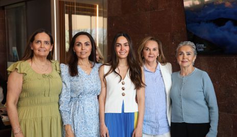  Gabriela Villanueva, Marianela Villanueva, Macarena Villasuso, Lucy y Rosa María Villanueva.