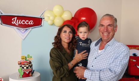  Raquel Altamirano y Jesús Aguirre con su nieto Lucca Aguirre.