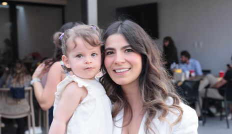  Sofi Muñiz con su hija Antonella.