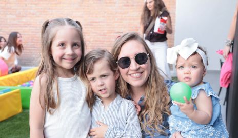  Rafaela, Mariano y Roberta Camargo y Mónica LLamazares.
