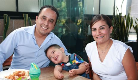  Margarita Castro, Sebastián Briano y Gerardo Briano.