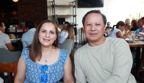  Ernesto González  y  Rita Santillán.