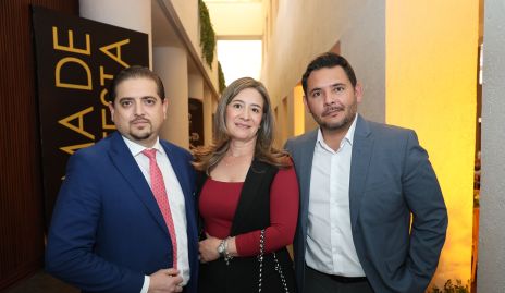  Ricardo Lárraga, Mónica de Alba y Rubén Larraga.