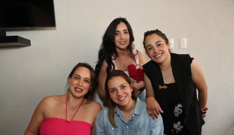  Mariana Espinoza, Eli Kury, Daniela Mézquida y Carolina Silva.