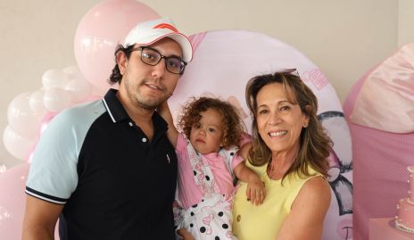  Pepe Silva, Paloma Romo y Carola Guerra.