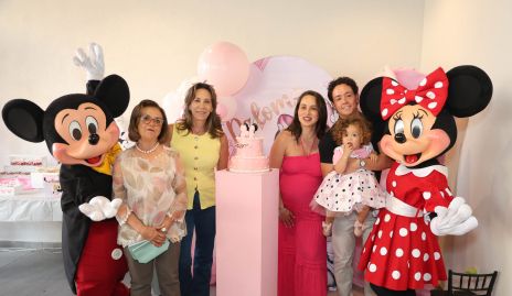  Verónica Castañón, Carola Guerra, Carolina Silva, Paloma y Chino Romo.