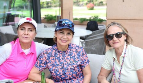  Paty González, Marisa Contreras y Ángeles Martín.