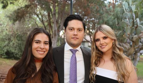  María José Rojas, Mauricio Mier y Regina Solana.