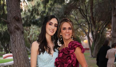  Montse Araiza y Tichis Araiza.