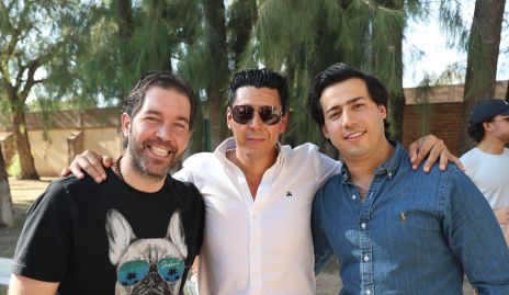  Alejandro, Gabriel y Gabriel.