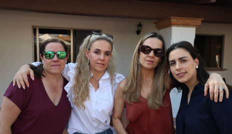  Pili Torres, Mónica Torres, Marcela Torres y Lourdes Torres.