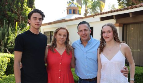  Santi Torre, Mariana Torres, José Alberto Torre y Sofía Torre.