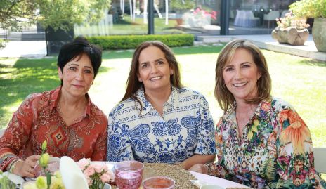  Claudia Díaz de Sandi, Gaby Villanueva y Maru Bárcenas.