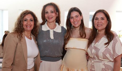  Cristi de Cano, Jocelyn Cano y Graciela Valdes.