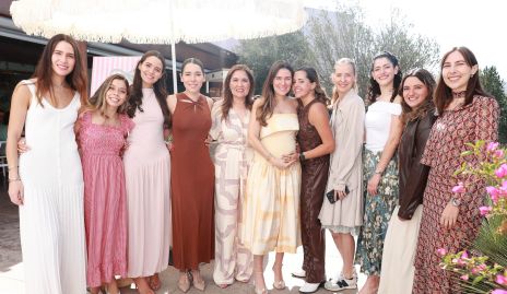  Jocelyn Cano, Hermanas y Amigas.