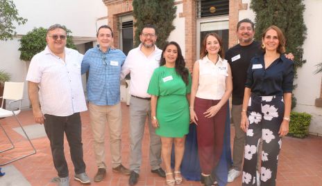  Arturo, Jorge, Augusto, Laura, Flor,Hector y Elsa.