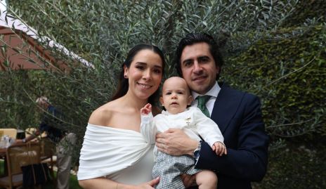  Guillermo Gómez y Michell Cano con su hijo Nicolás.
