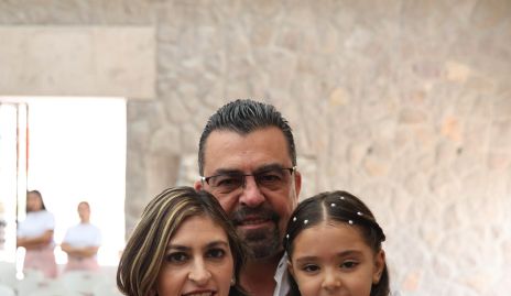  Patricia Gómez, Javier Gómez y Cayetana Azcárate.
