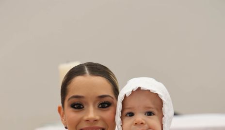  Natalia Gaviño con su ahijado Nicolás Gómez.
